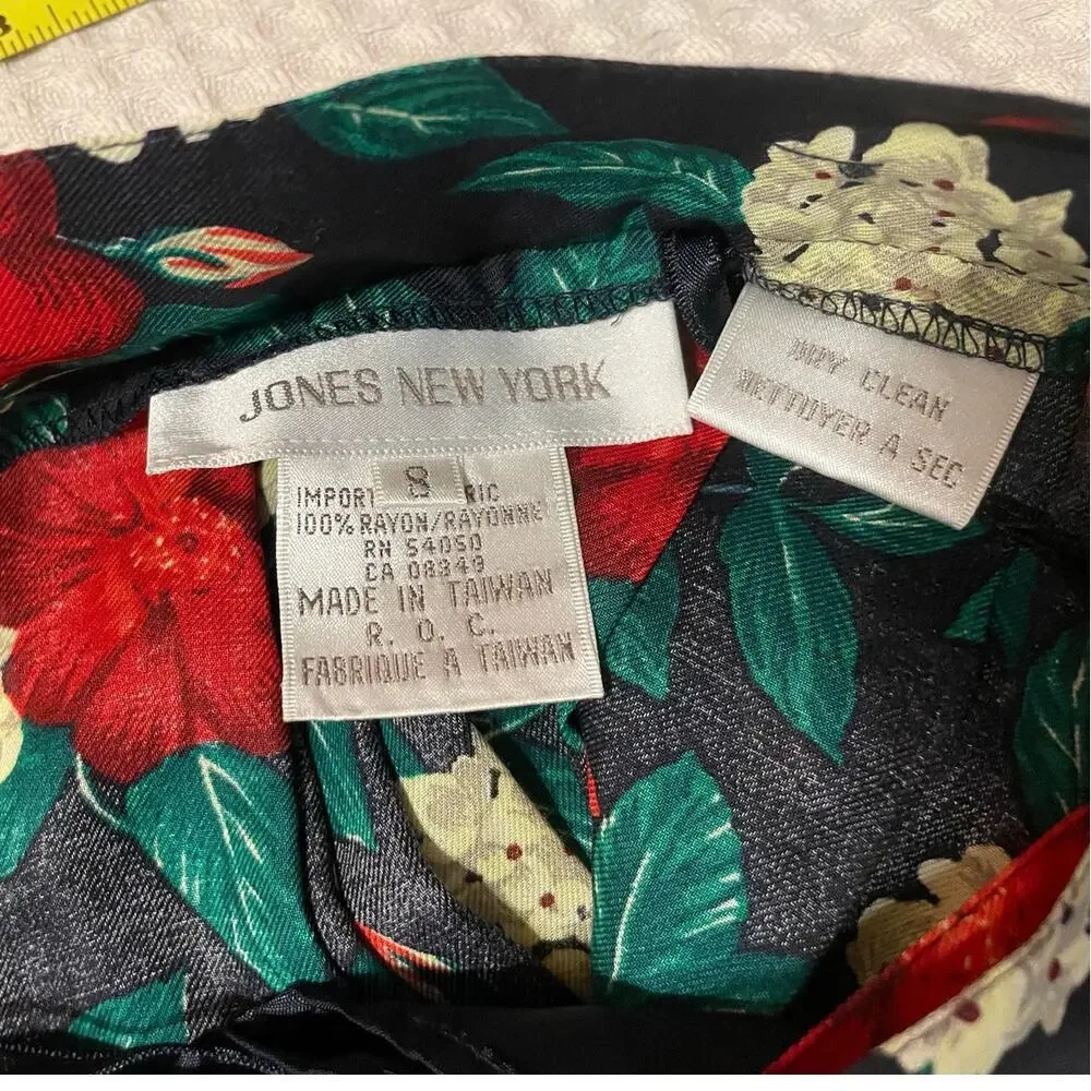 VTG Jones New York Red & White Floral Cottage Core Grandma Midi Skirt Size 8